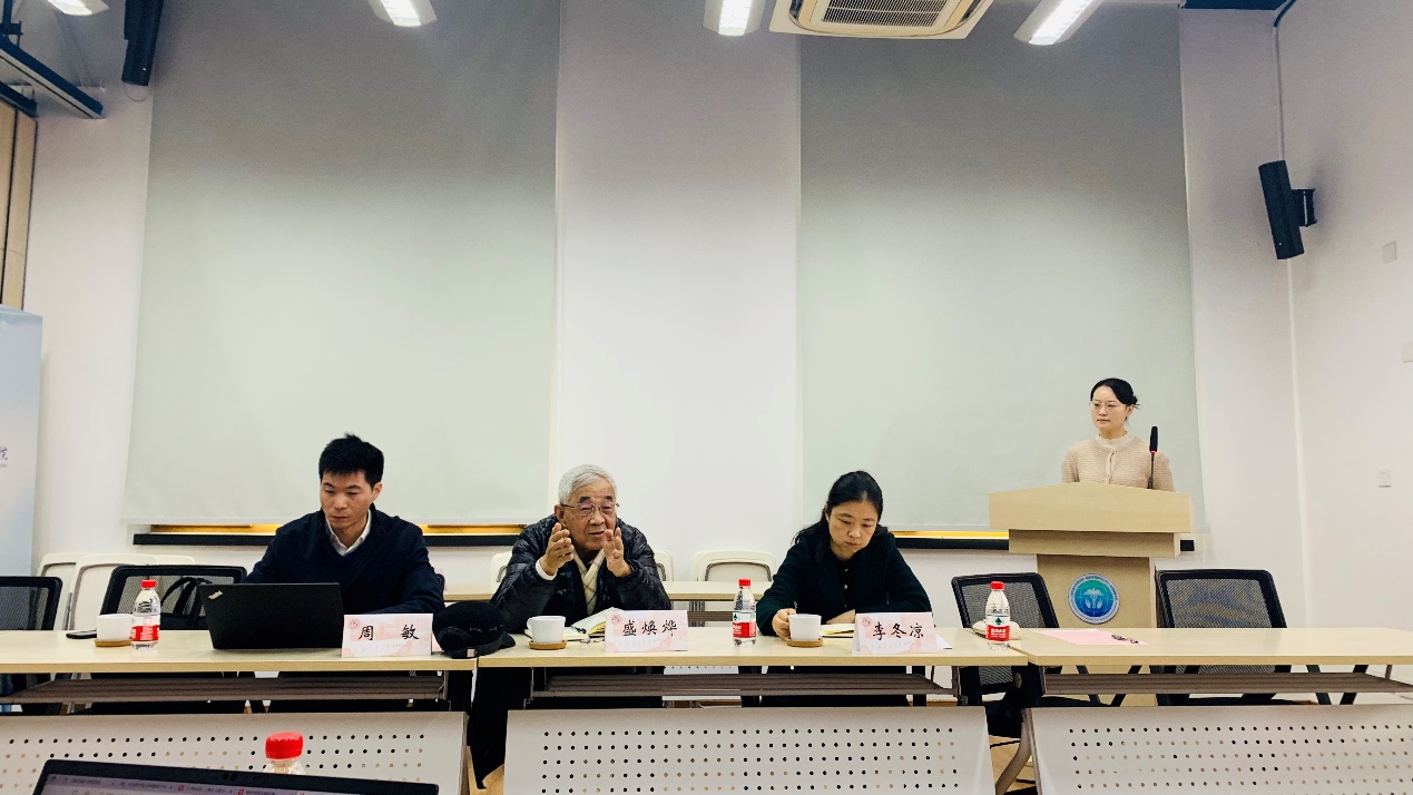 A group of people sitting at desks in a roomDescription automatically generated with medium confidence